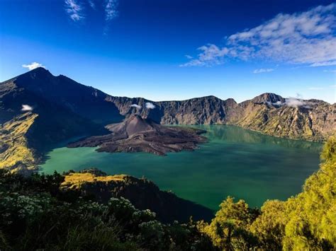 Destinasi Adventure yang Populer di Indonesia: Harga Tiket Taman Nasional Gunung Rinjani